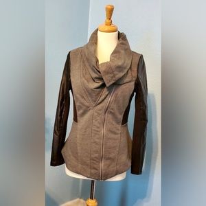 Venus Sweater/Jacket Medium